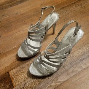 Adrianna Papell Sz 9 Antique Silver Sandals